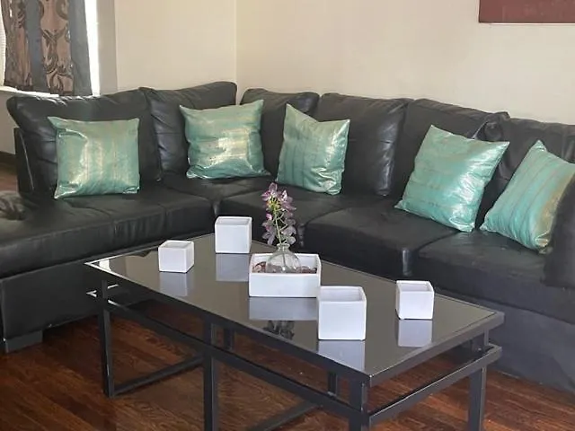 Clean, Spacious, Inexpensive Queen Br * Chicago