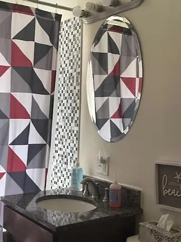 Clean, Spacious, Inexpensive Queen Br Chicago