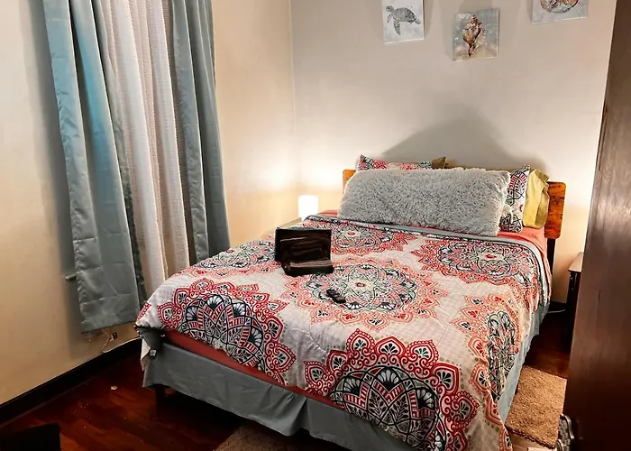 Guest house Clean, Spacious, Inexpensive Queen Br